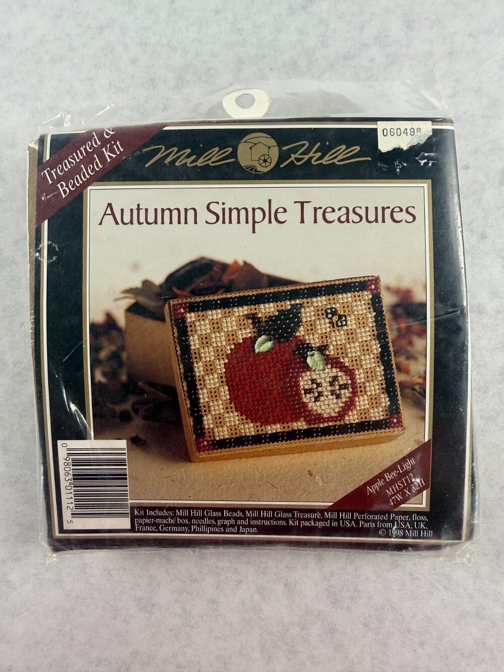 Mill Hill Autumn Simple Treasures Apple Bee-Light Beaded Kit MHST12 Sealed